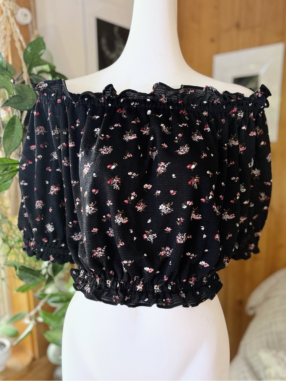 NWOT Express Black Floral Off-the-Shoulder Smocked Crop Top Size Medium